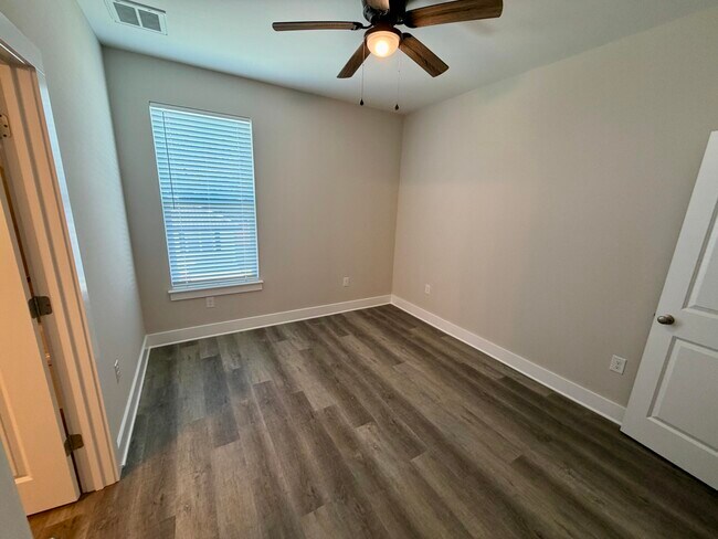 Building Photo - 117 Penny Ln