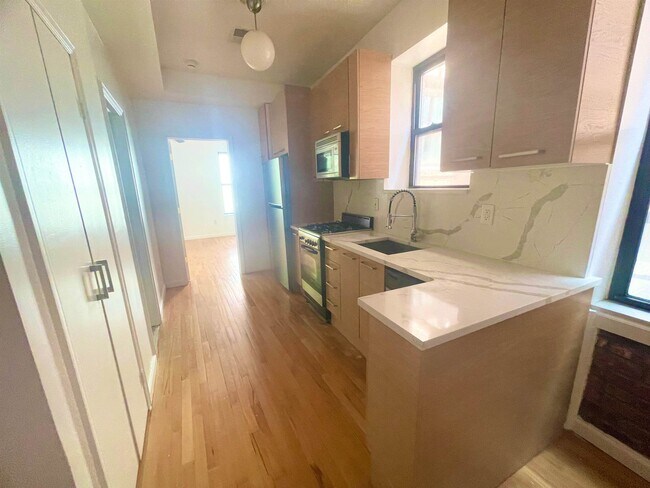 Building Photo - 163 Baldwin Ave