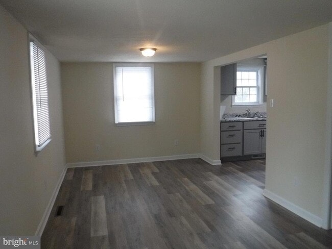 Building Photo - 10051 Dupont Blvd