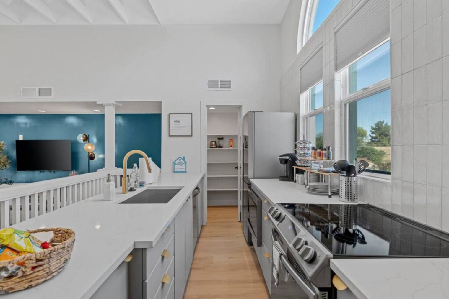 Building Photo - 909 E Camelback Rd