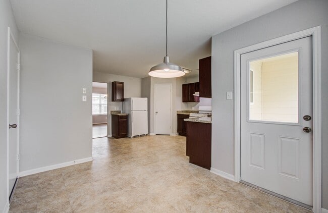 Building Photo - 2106 Bishop Hollow Ln