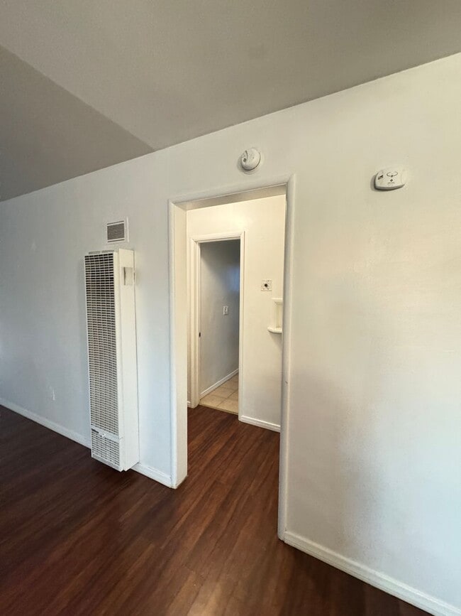 Building Photo - 501 S University St