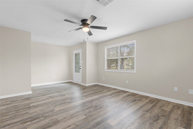 Building Photo - 804 Avenue I