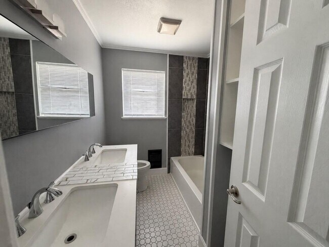 Building Photo - 151 Darden Dr