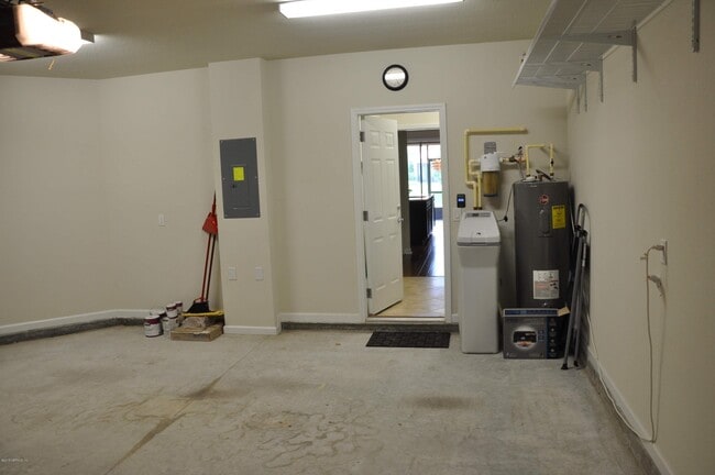 Building Photo - 13528 Montecito Pl