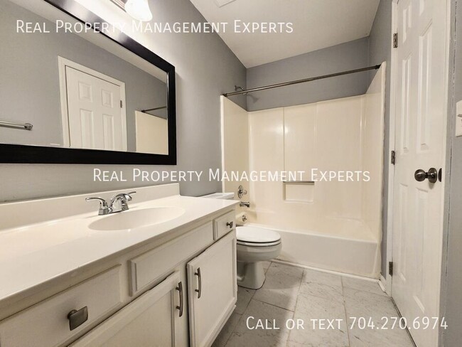 Building Photo - 3707 Colony Crossing Dr