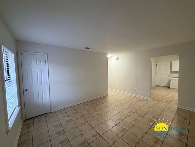 Building Photo - Charming 2 Bedroom Unit in Milton Heights!