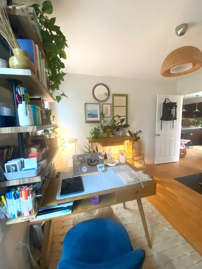 Building Photo - 241 Lamartine St