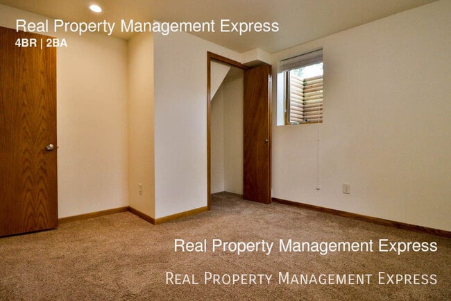 Building Photo - Beautiful 4 bedroom 2 bathroom single fami...