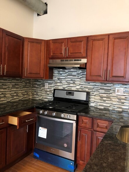 Building Photo - 404 South St