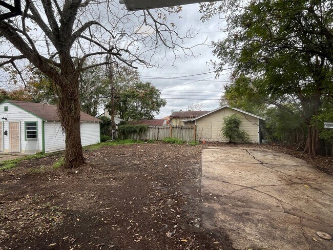 Building Photo - 3 Bedroom 1 Bath House