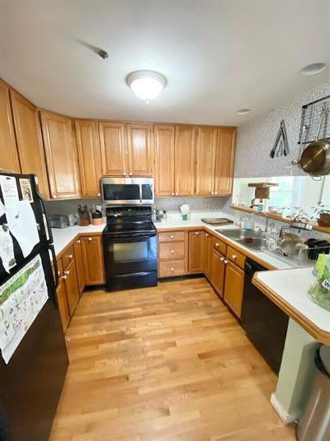 Building Photo - 5 Calarco Ct