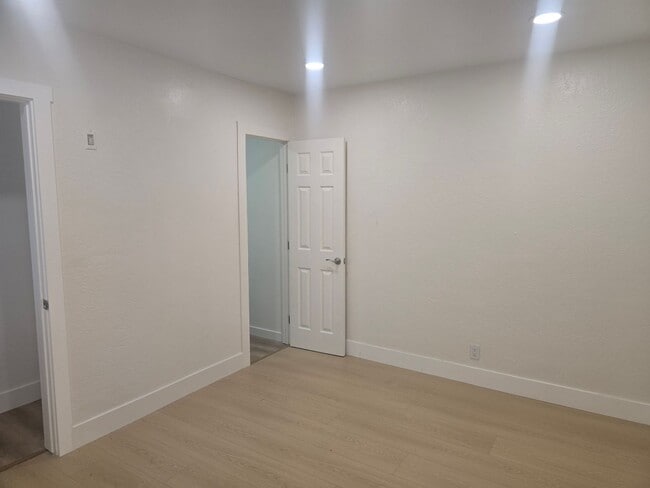 Building Photo - GLENHAVEN - ANAHEIM