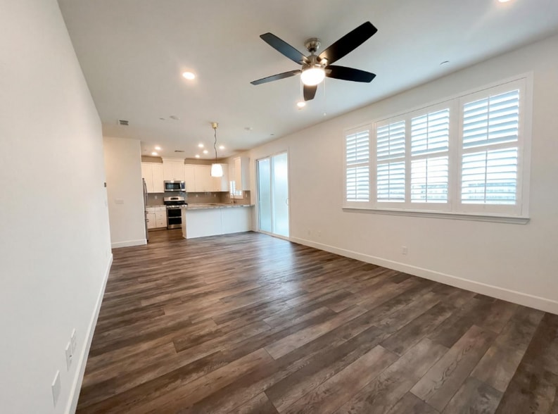 Building Photo - 2153 Lake Range Wy