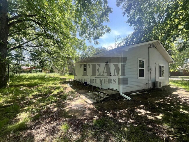 Building Photo - Cozy 2 Bed 1 Bath home for rent!