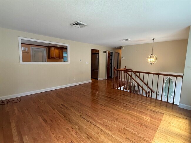 Building Photo - 9 Brookdale Cir
