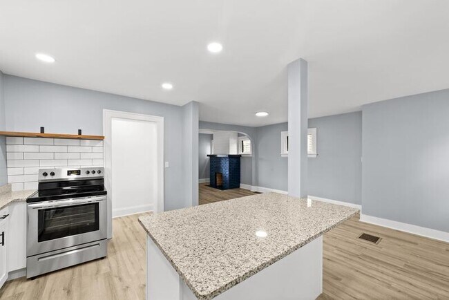 Building Photo - 11100 Thrush Ave