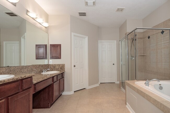 Building Photo - 79 E French Oaks Cir