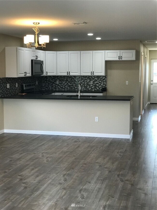 Building Photo - 3-Bedroom Home with Garage and Fenced Yard...