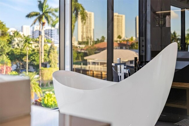 Building Photo - 3367 NE 168th St