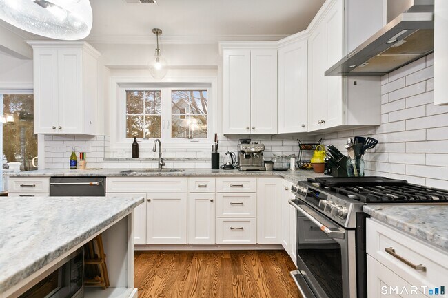 Building Photo - 210 High Ridge Ave