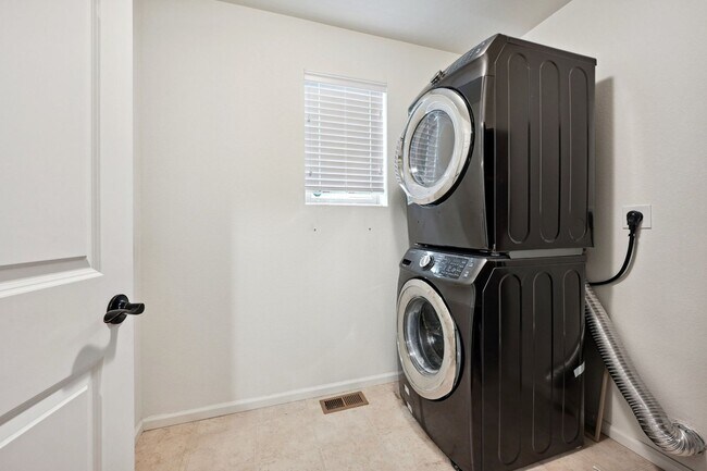 Building Photo - 3 Bedroom Single Family in Denver