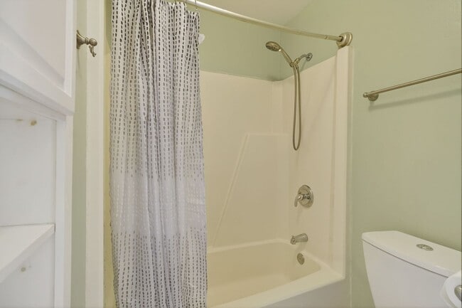 Building Photo - 207 Choisy Crescent