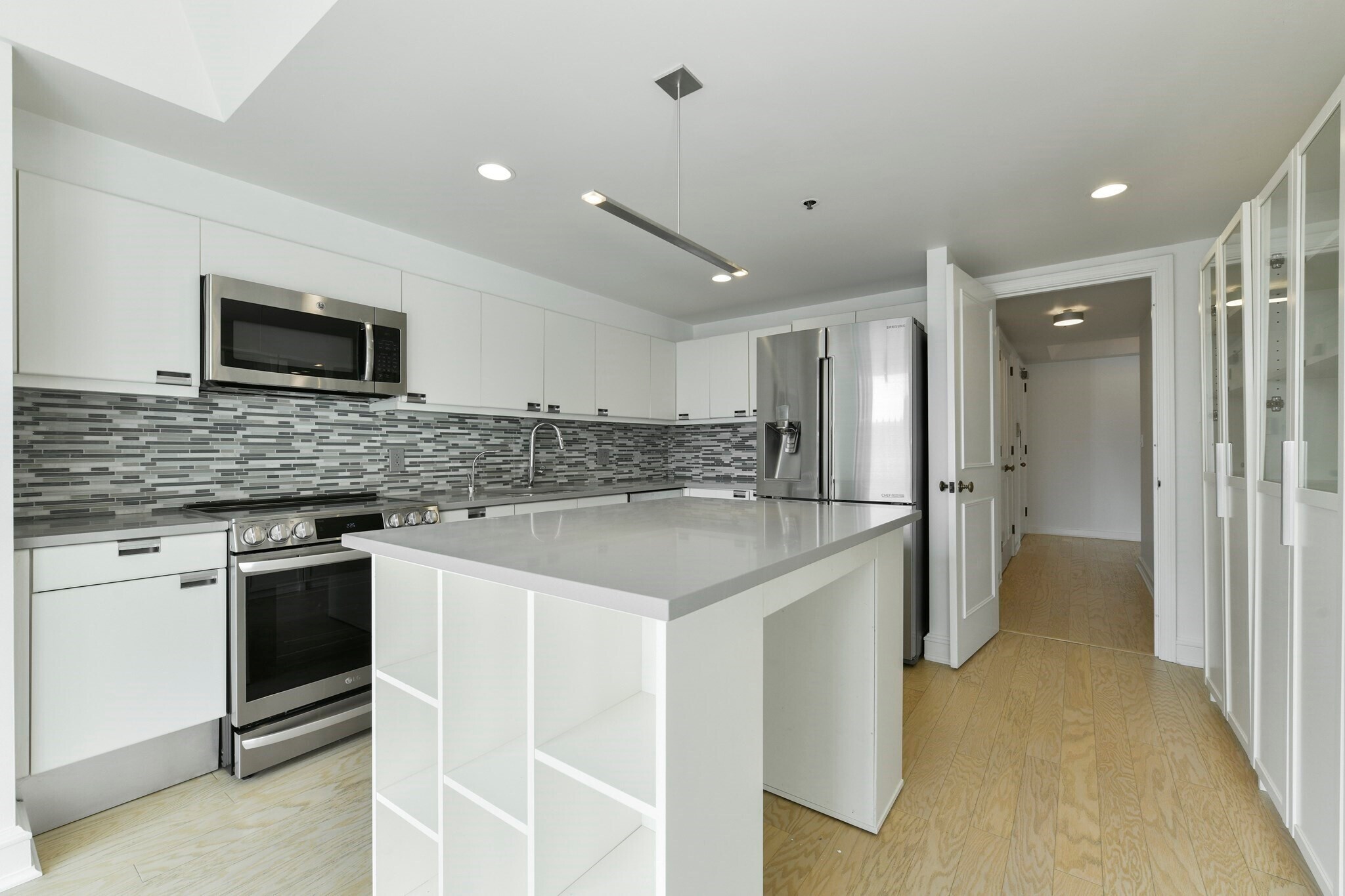 Building Photo - 220 Boylston St