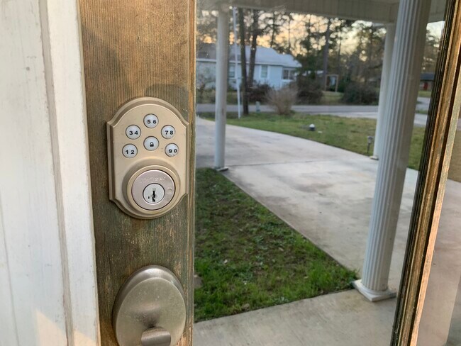 Building Photo - 17618 Avalon Terrace