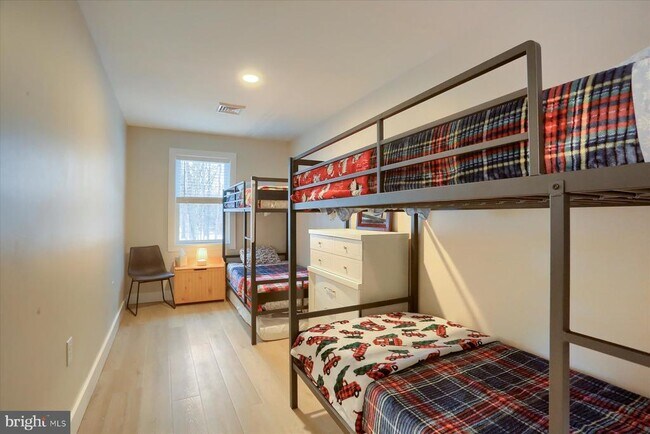 Building Photo - 1365 Roundtop Rd