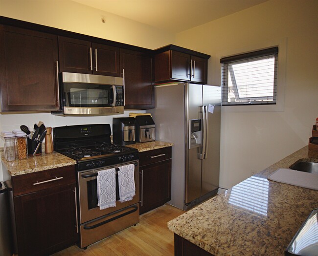 Building Photo - 5501 Hudson Ave