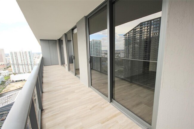 Building Photo - 801 S Miami Ave