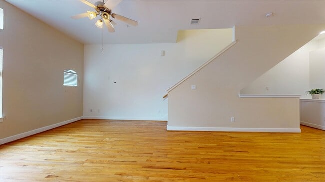 Building Photo - 8715 Meadowcroft Dr