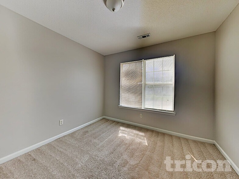 Building Photo - 105 River View Ct