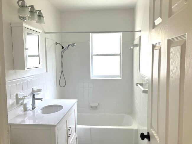 Building Photo - 1144 44th St