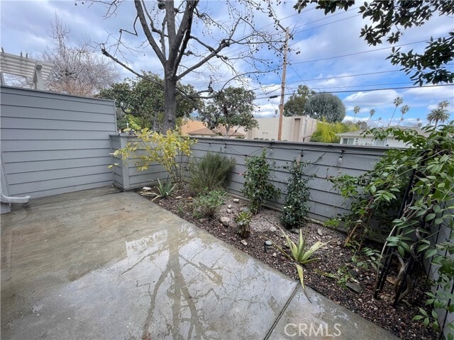 Building Photo - 883 Magnolia Ave