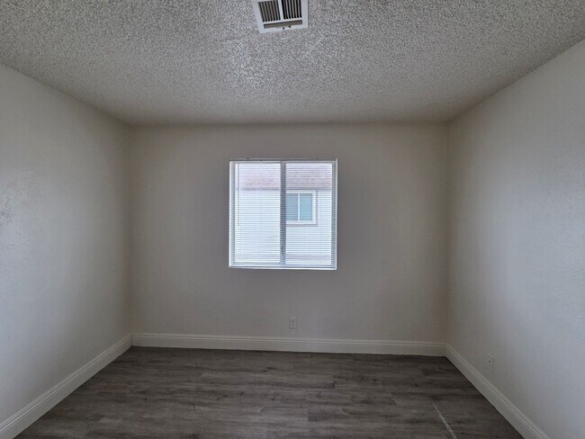 Building Photo - 156 Judy Ln