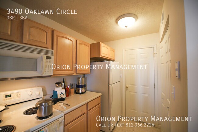 Building Photo - 3490 S Oaklawn Cir