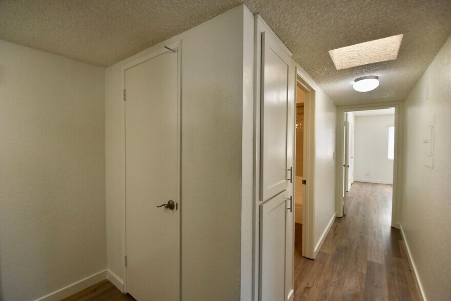 Building Photo - 24411 Newhall Ave