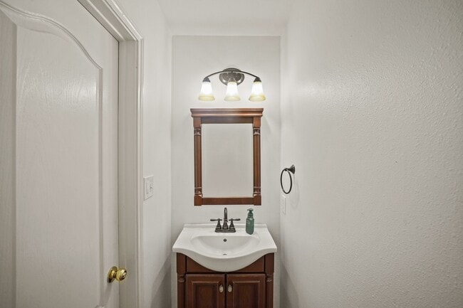 Building Photo - 10008 Dawn Brook Dr