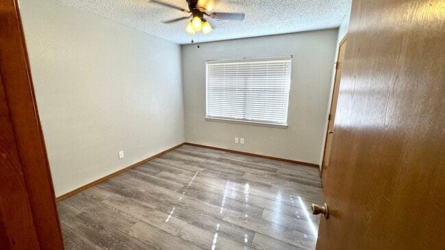 Building Photo - Comfortable & Convenient Living on Nightin...