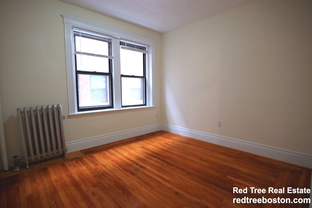 Building Photo - 27 Park Dr