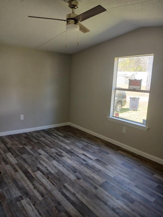 Building Photo - 98 Leasch Loop