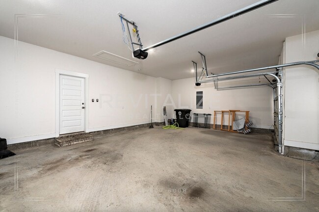 Building Photo - Charming Gold Fortified Home in Live Oak Estates – Near Downtown Fairhope!