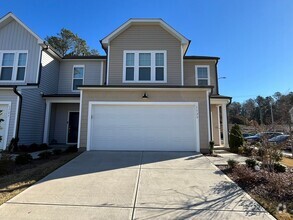 Building Photo - Newly Built 3BD, 2.5BA End Unit Durham Tow...