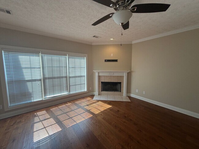 Building Photo - 1630 Academy Dr