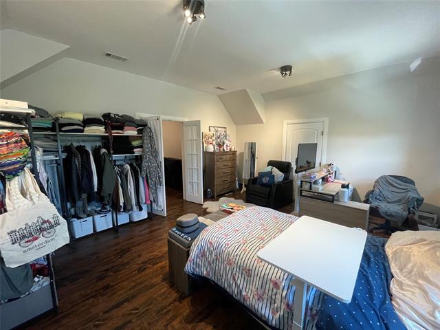 Building Photo - 840 Meadow Ln