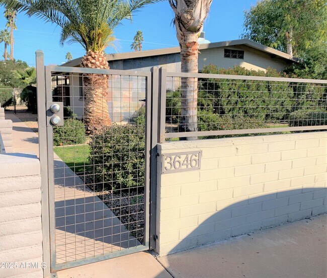 Building Photo - 3646 E Montecito Ave