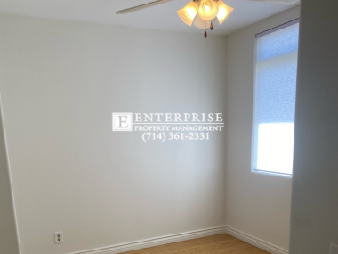 Building Photo - Spacious Townhome in Crown Villas Communit...