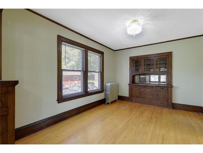 Building Photo - 3217 4th St SE
